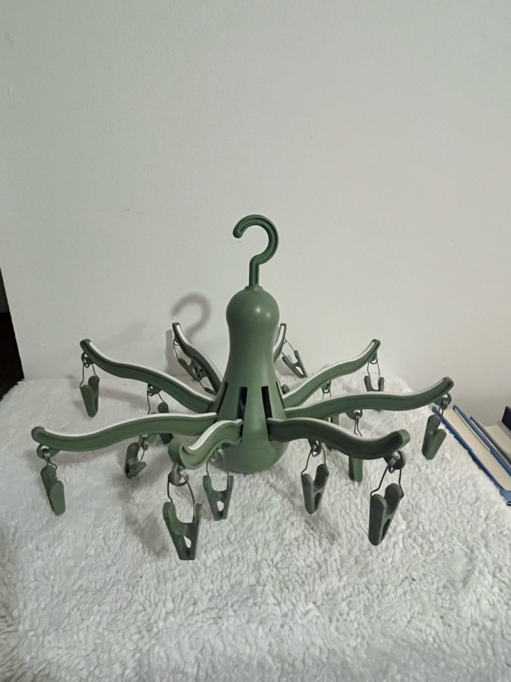Pressa Olive Green Octopus Hanging Multi-Clip Drying Rack - Picture 2 of 6